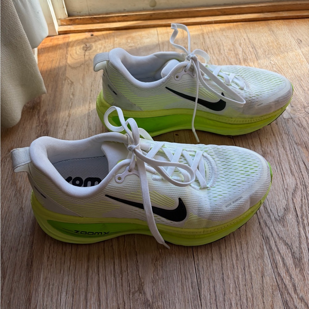 Nike zooms Pegasus Vomero 18 road running shoes women’s 7.5